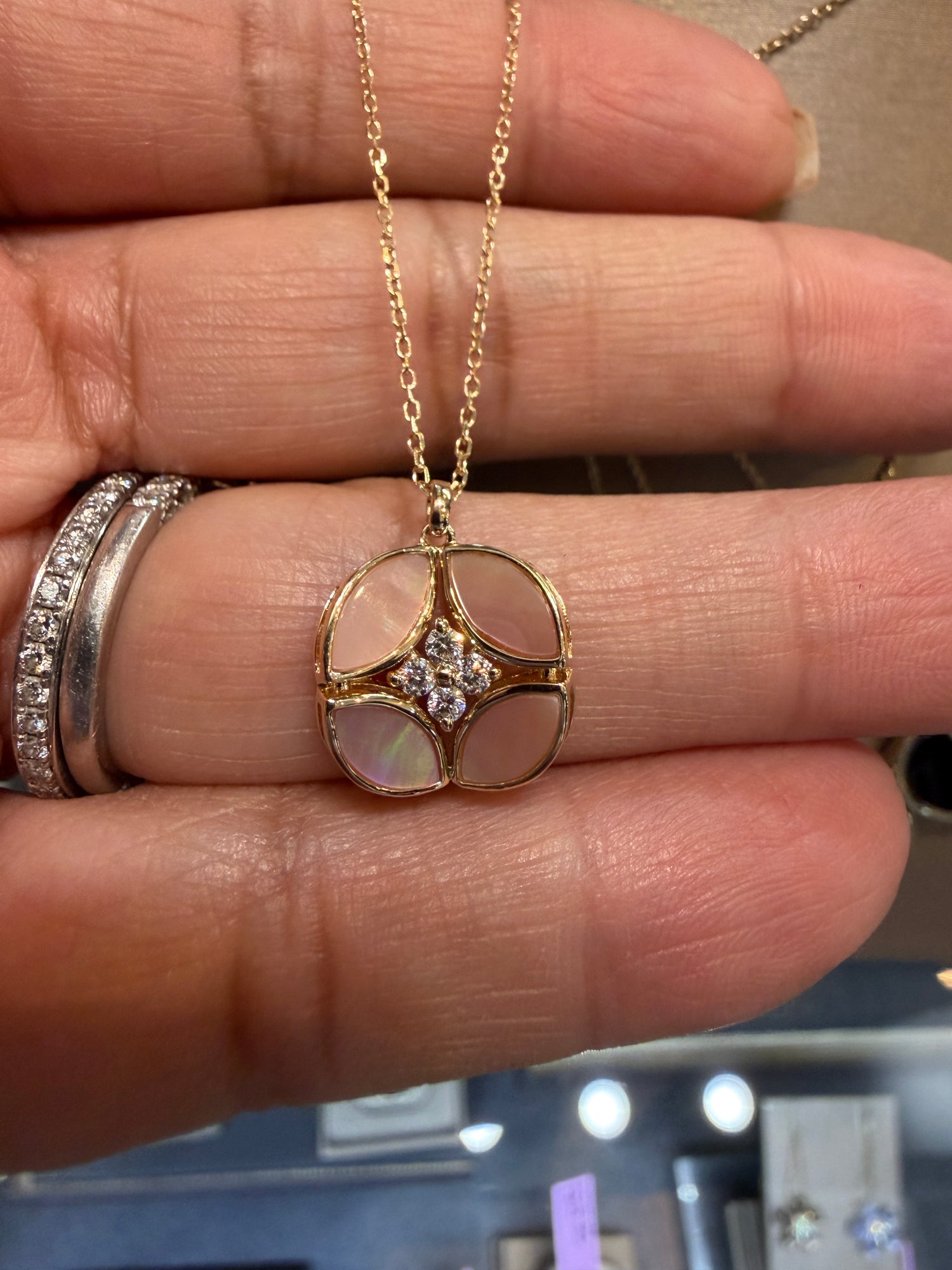 14k Yellow Gold Necklace With Mother Of Pearl 18 inches