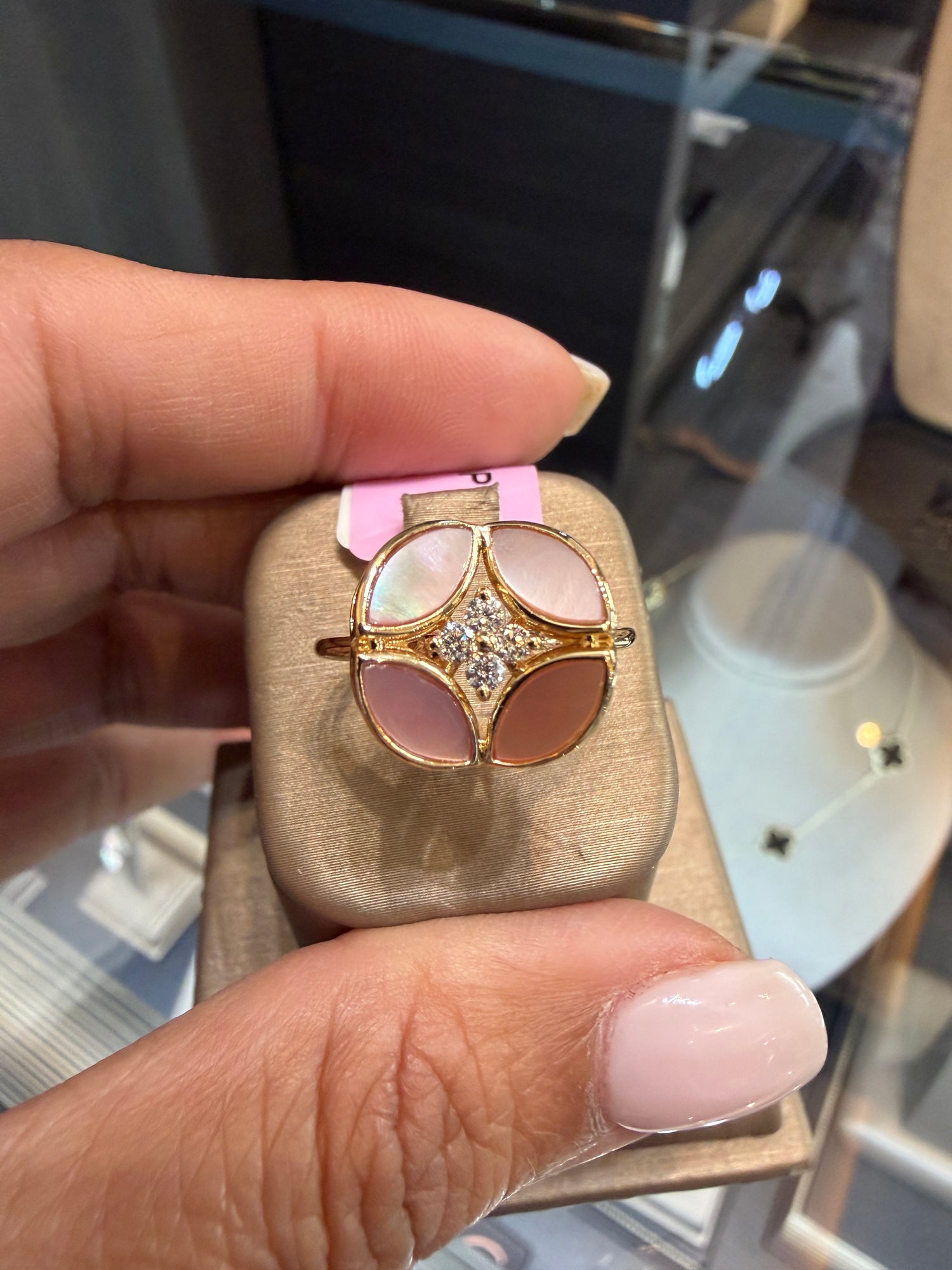 14k Yellow Gold Ring With Mother Of Pearl Size 7
