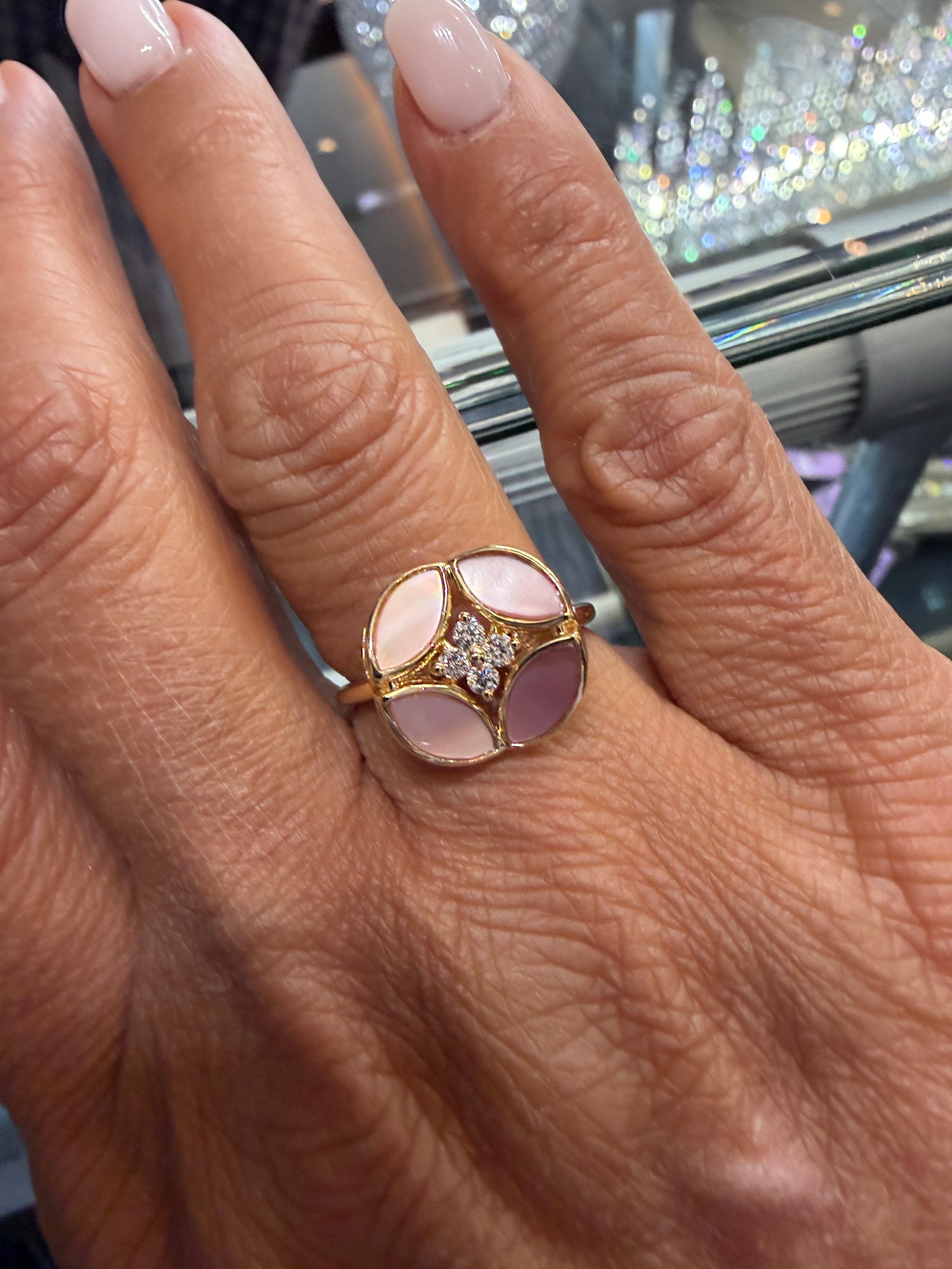 14k Yellow Gold Ring With Mother Of Pearl Size 7