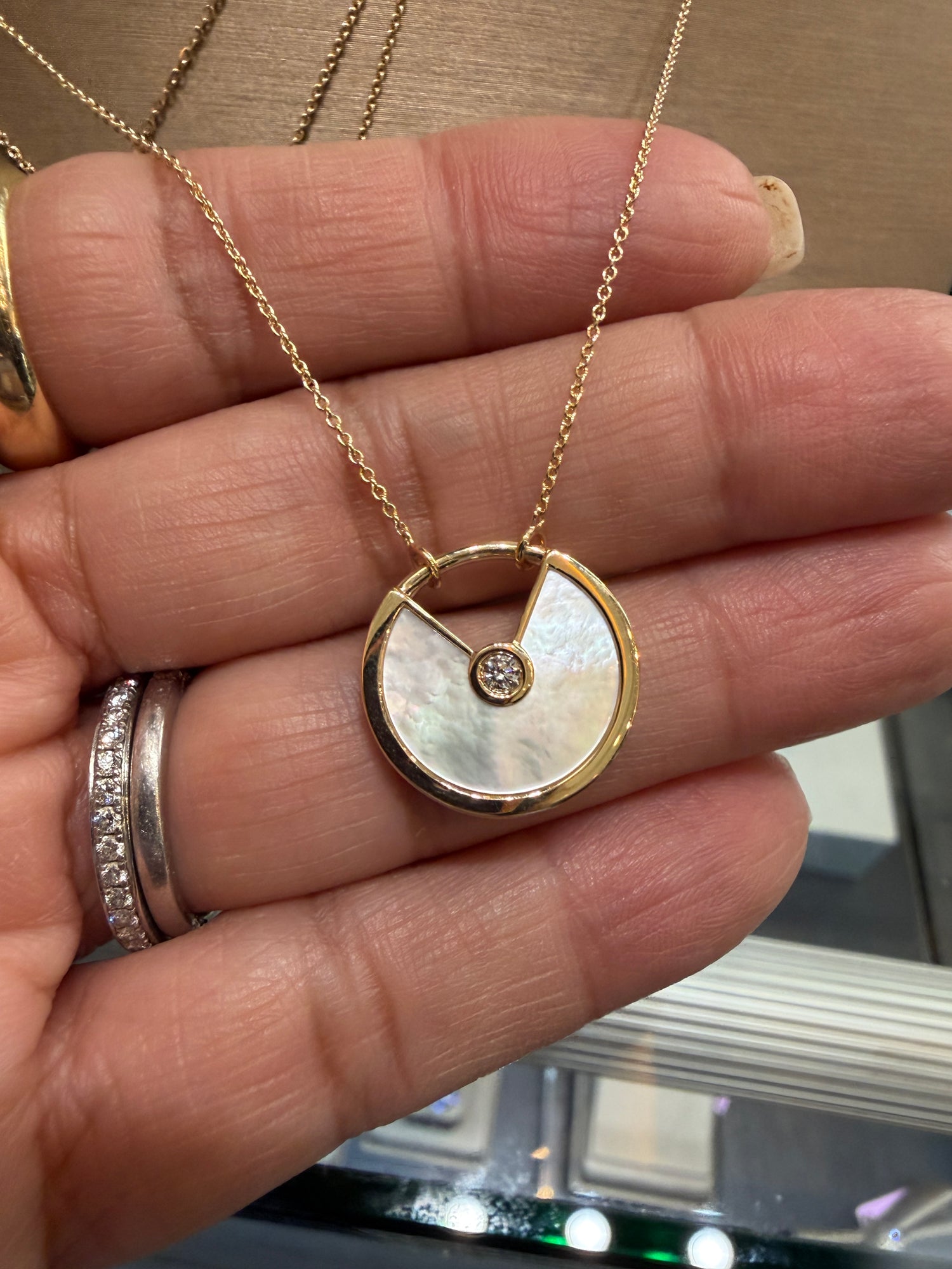14k Yellow Gold Necklace With Mother Of Pearl 18 inches