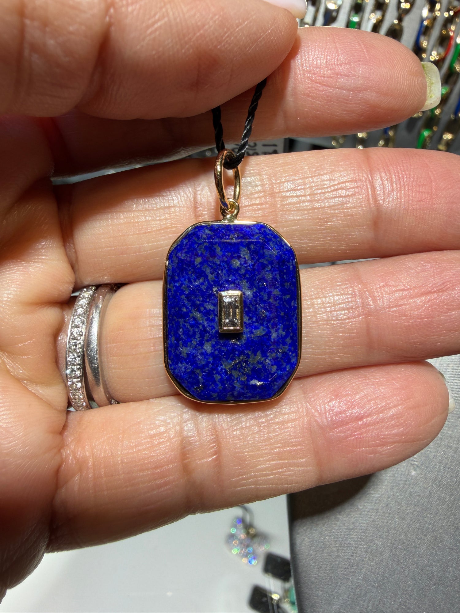 18k Yellow Gold Pendant With Lapis Lazuli