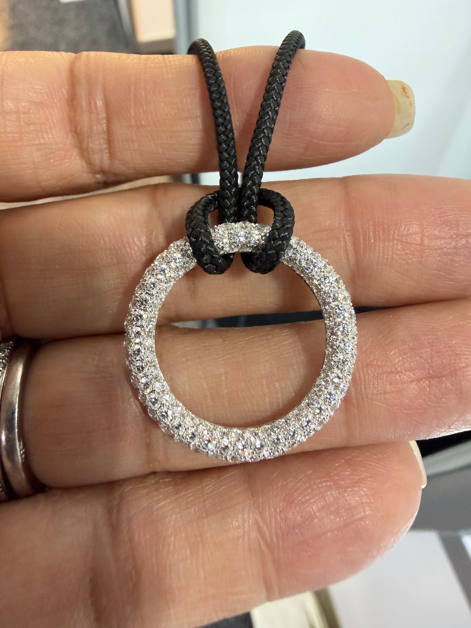 18k White Gold Necklace With Diamond