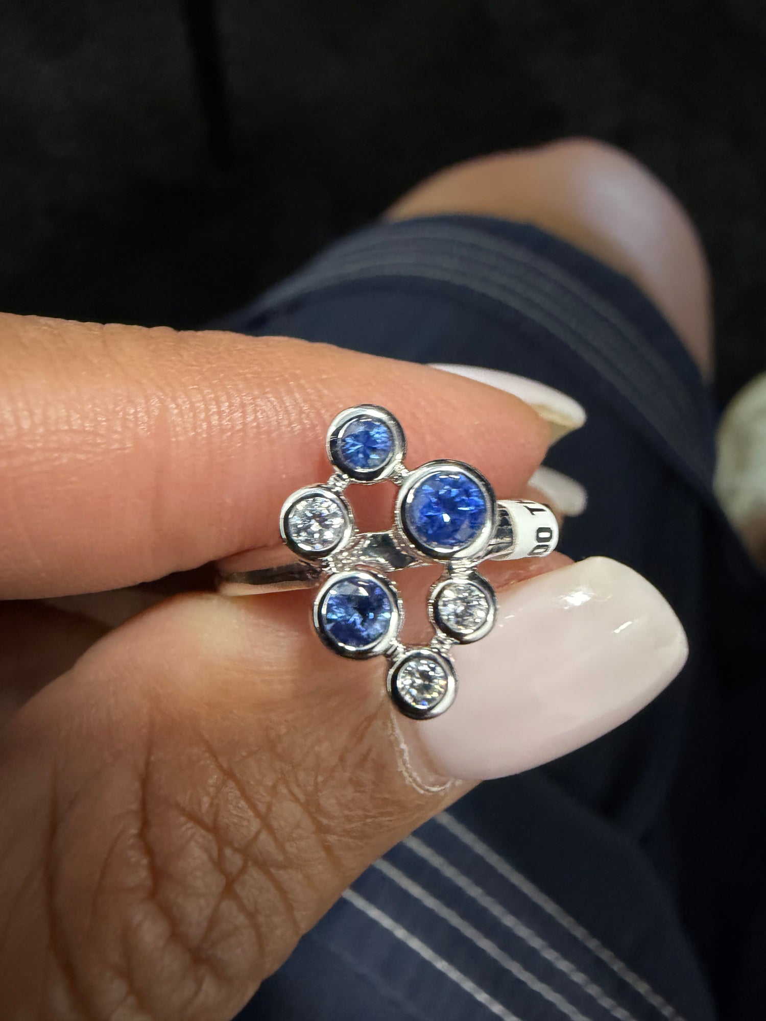 18k White Gold Ring With Sapphire Size 7