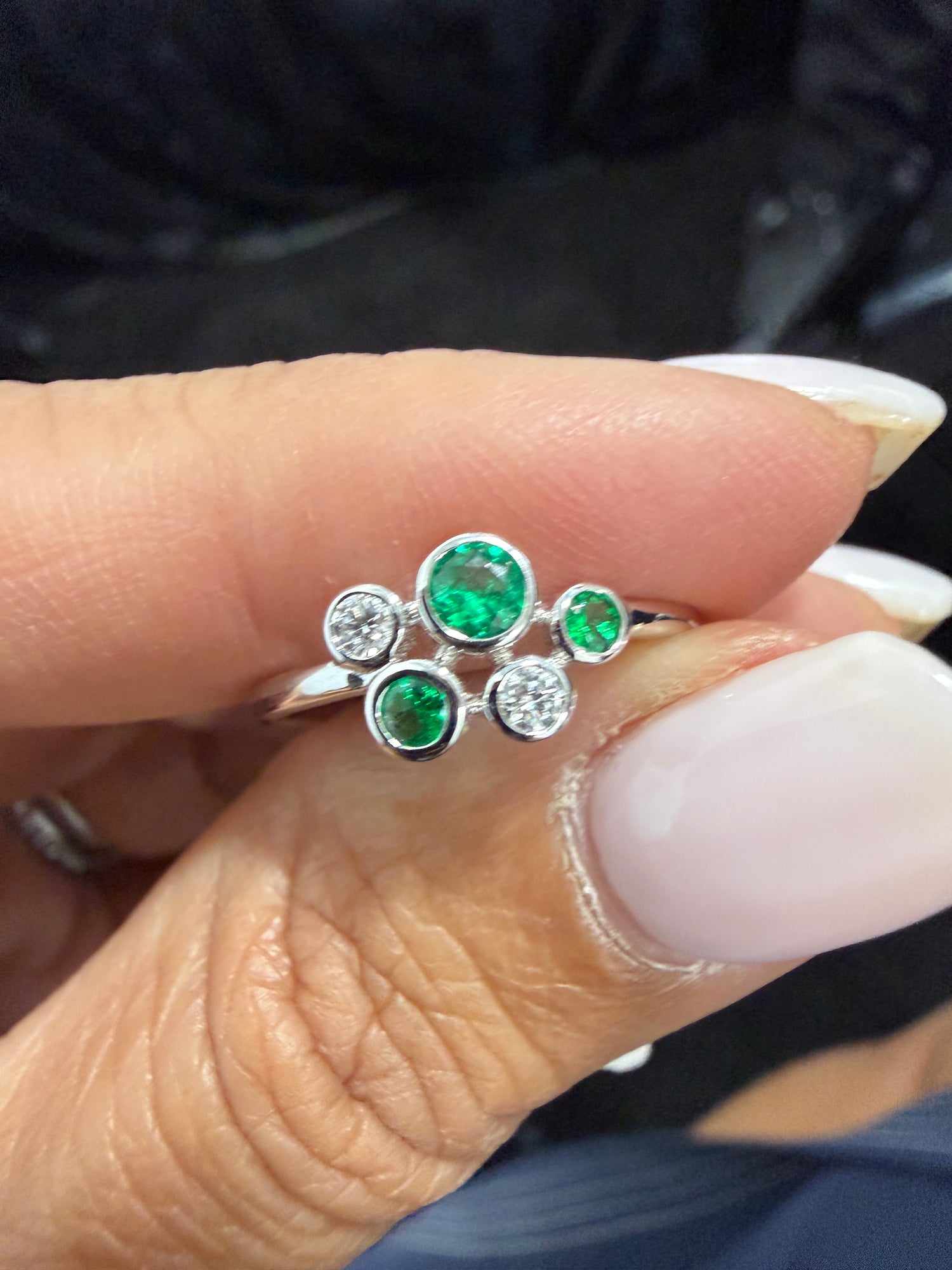 18k White Gold Ring With Emerald Size 7