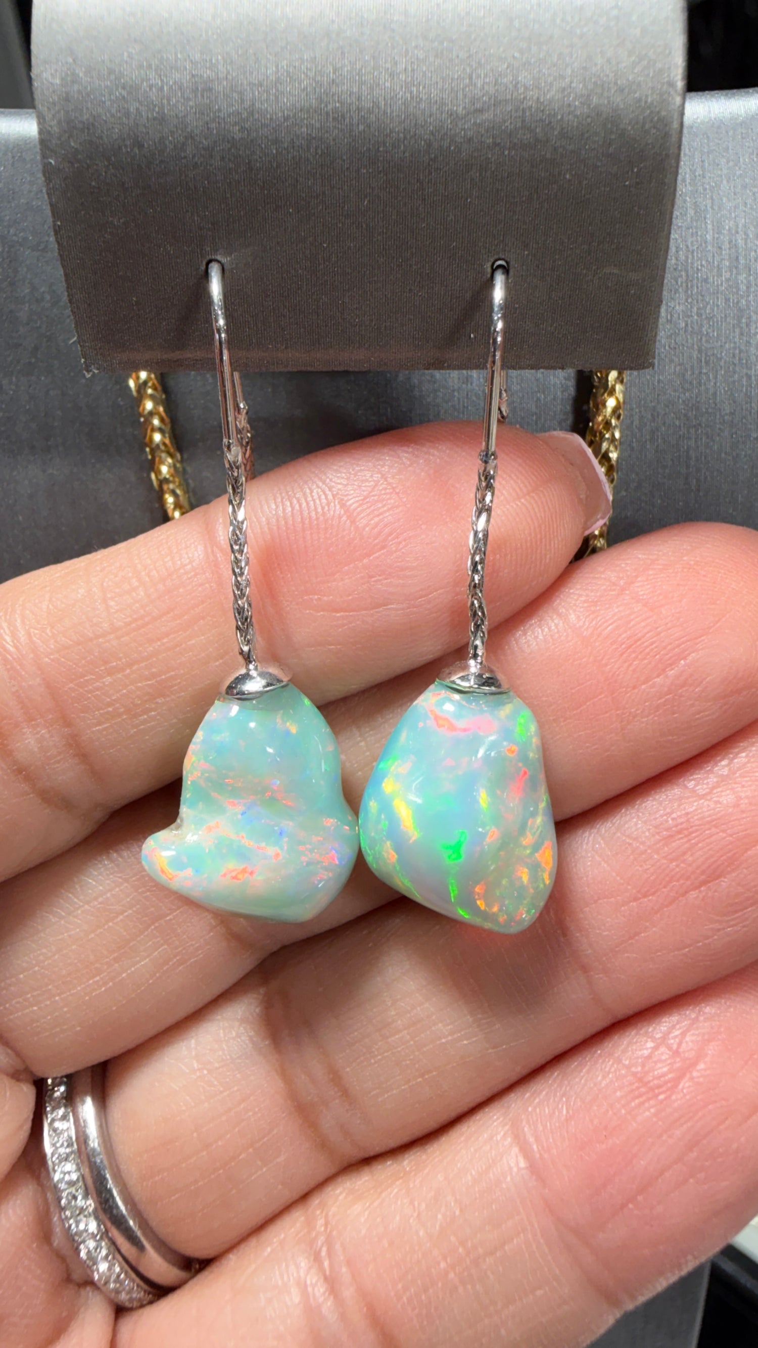 18k White Gold Earrings With Mexican Opal