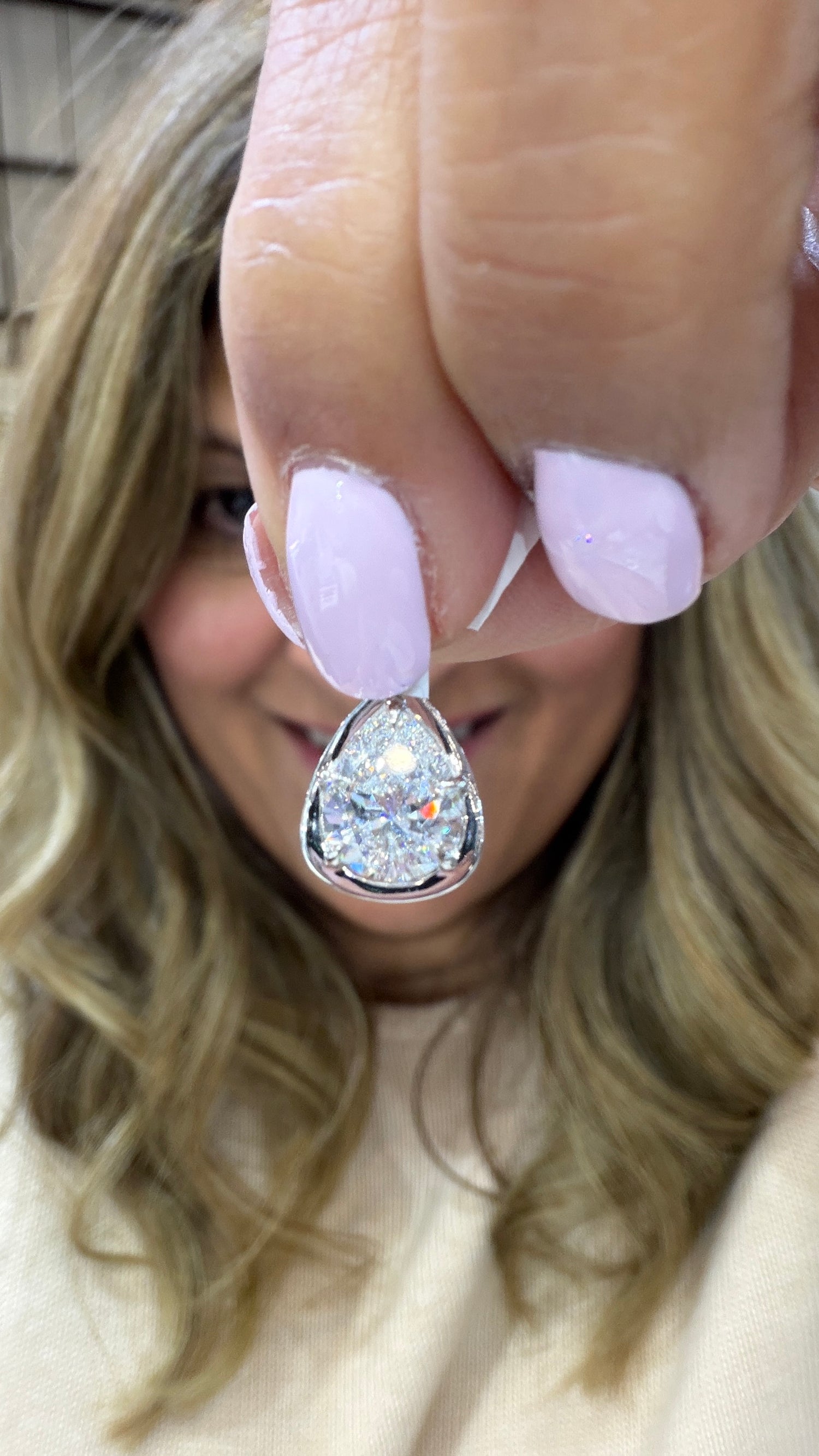 18k White Gold Pendant With Lab Diamonds