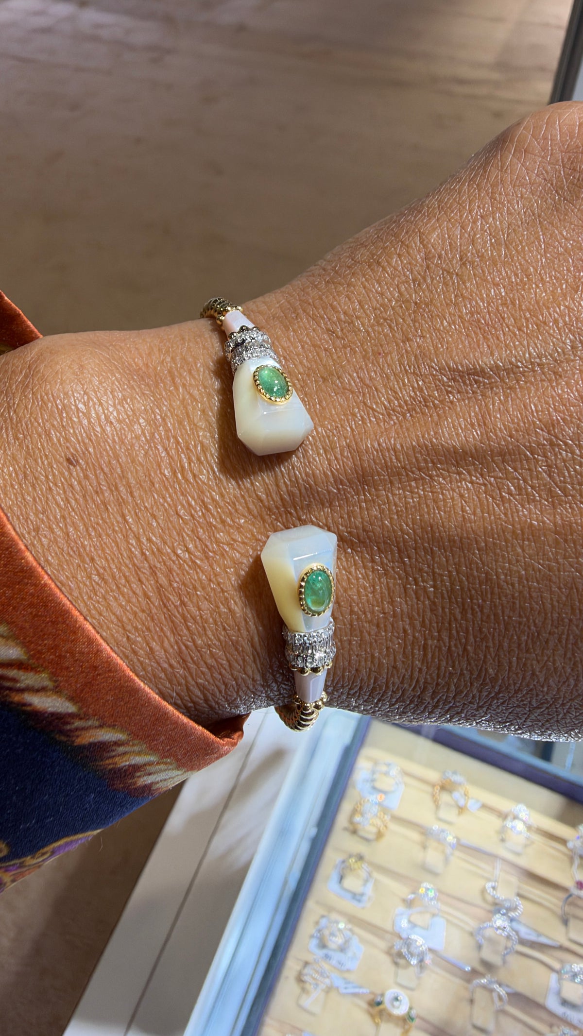 14k Yellow Gold Bracelet With Emerald And Mother Of Pearl