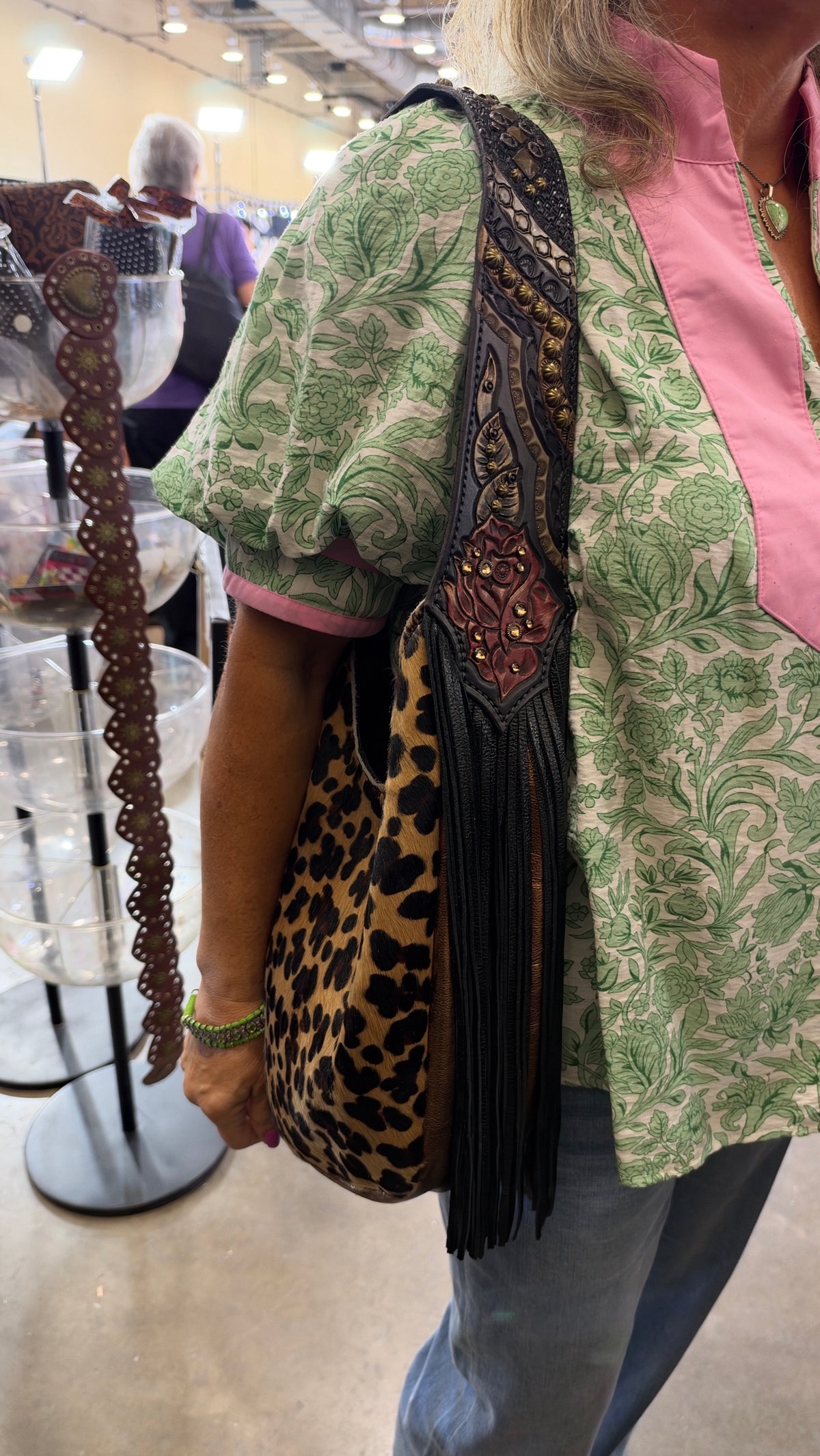 Heritage Brand bag No. 3054 worn on the shoulder at the Dallas show
