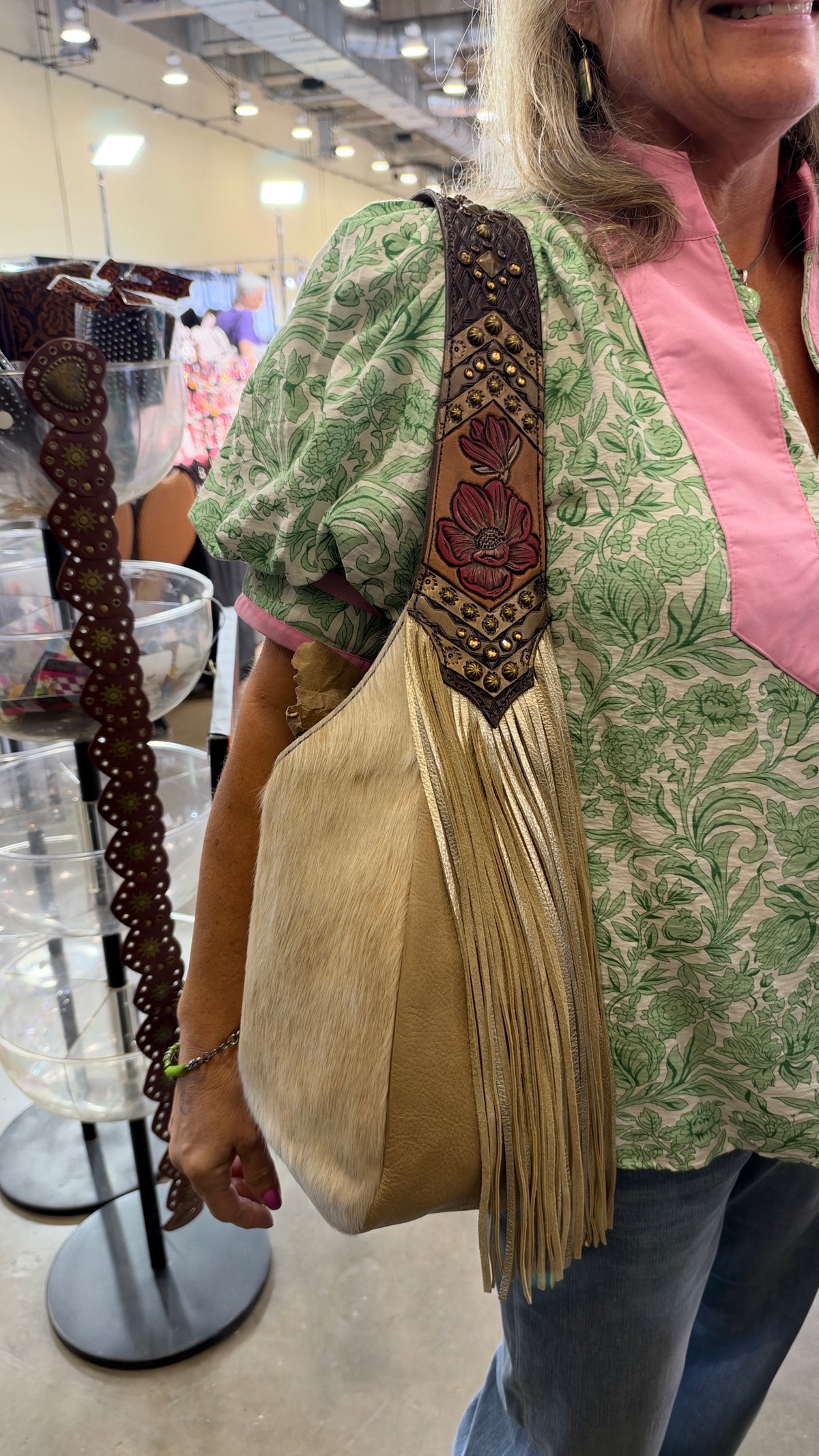 Heritage Brand bag worn on the shoulder, blonde hair-on-hide side out, at the Dallas show