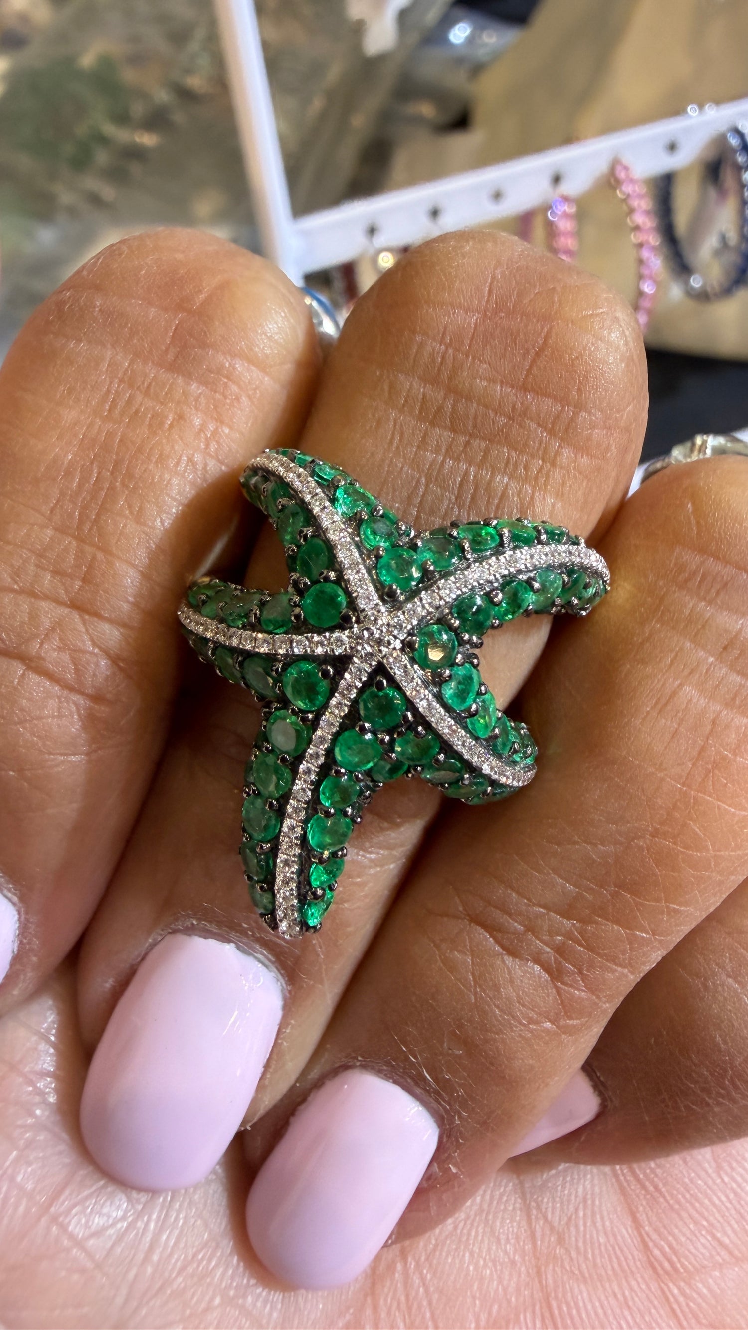 18k White Gold Ring With Emerald Size 7