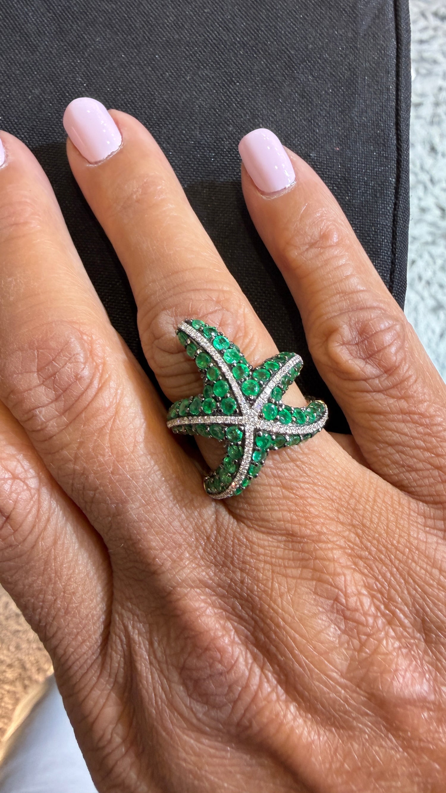 18k White Gold Ring With Emerald Size 7
