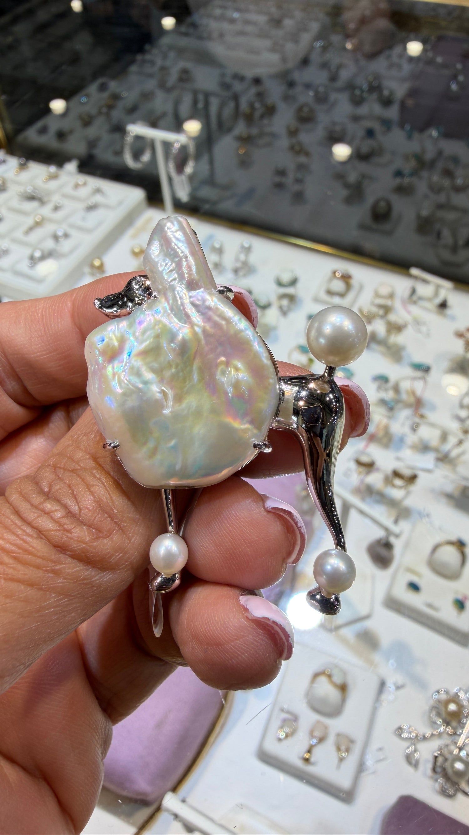 18k White Gold Brooch With Pearl