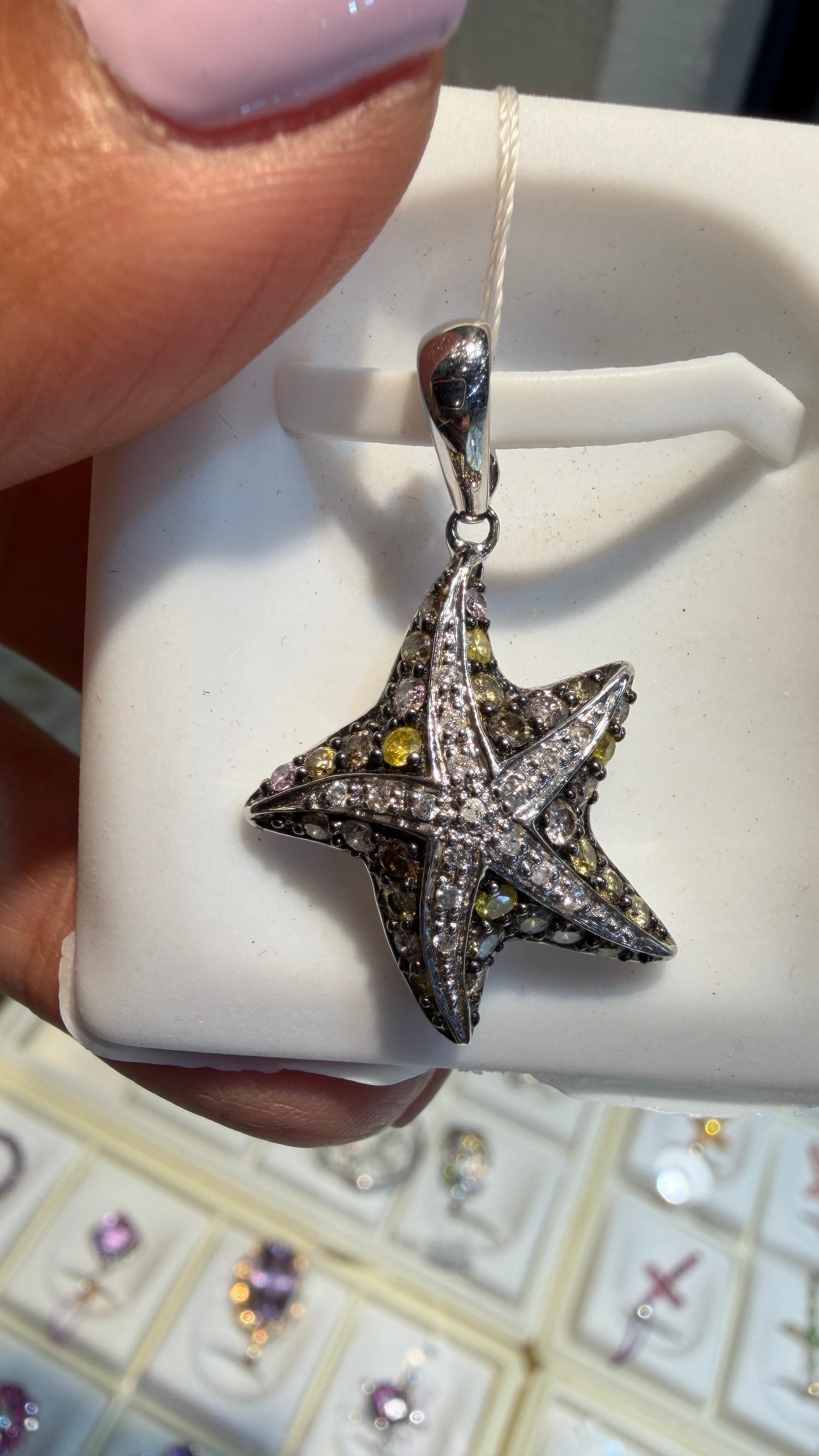 18k White Gold Pendant With Diamond