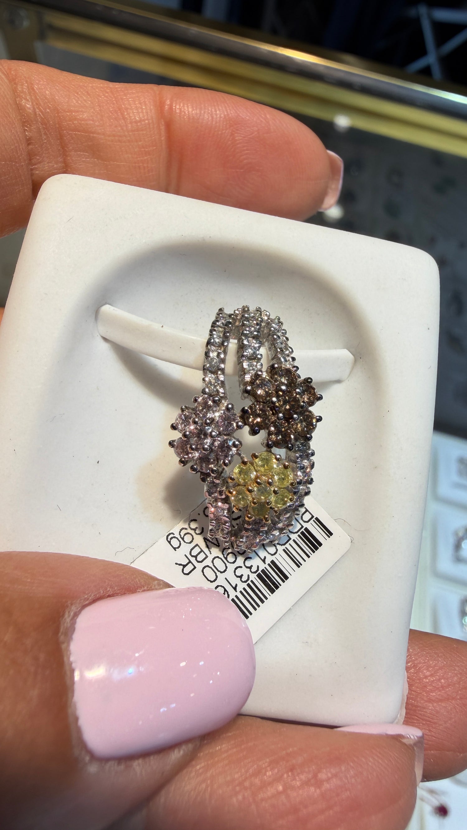 18k White Gold Pendant With Colored Diamond