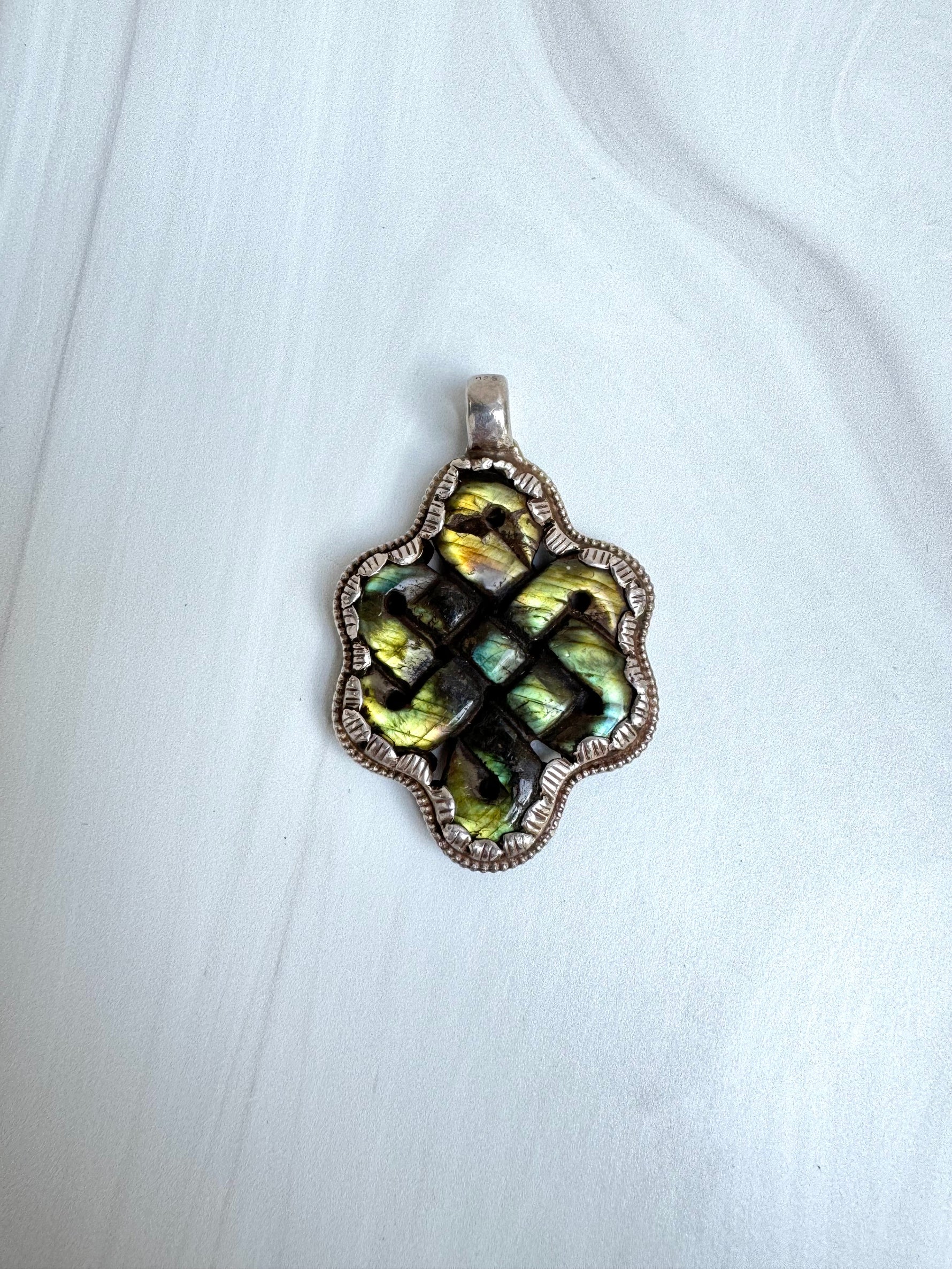Silver Green Labradorite Pendant | Ulka Rocks