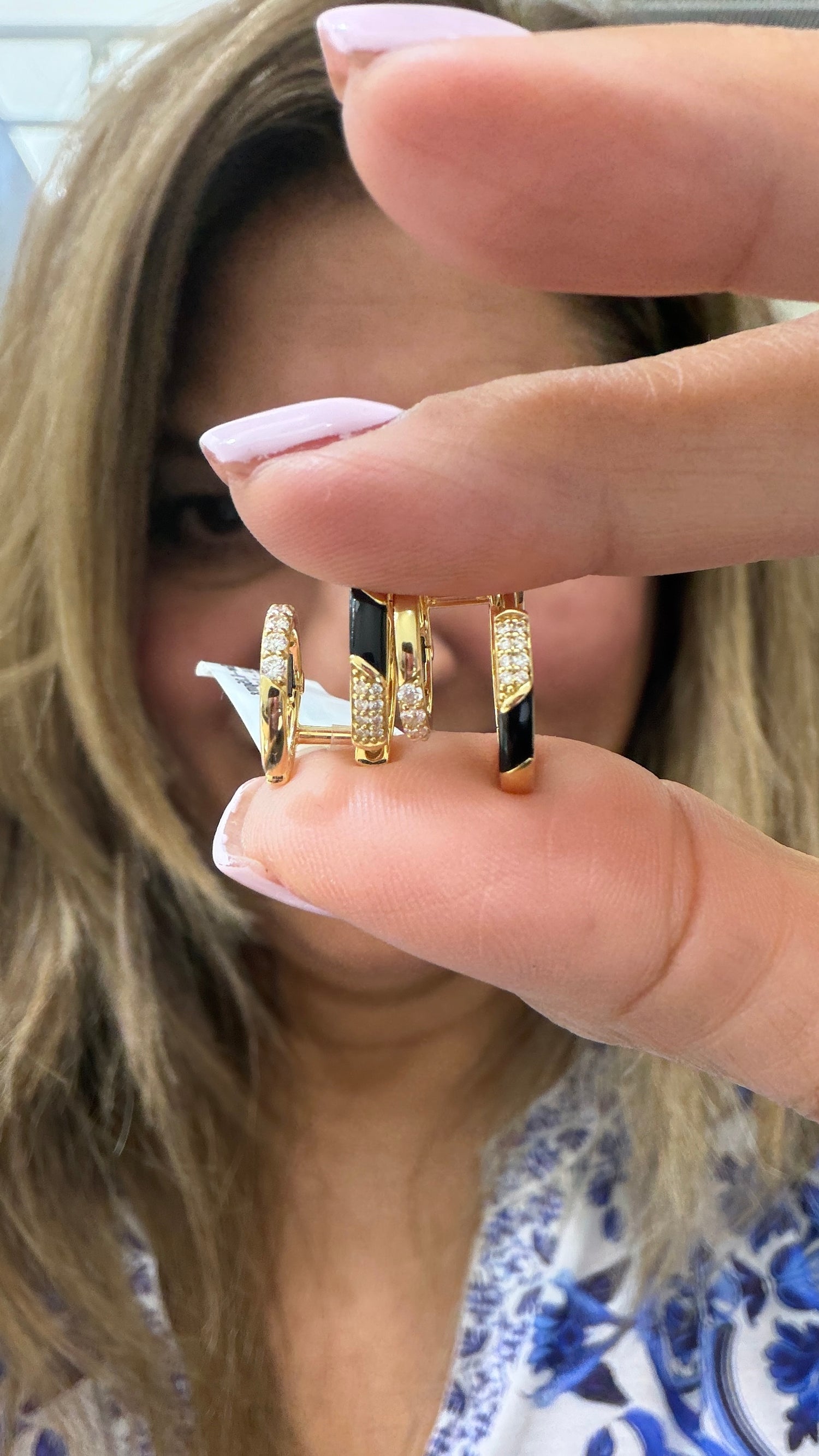18k Yellow Gold Earrings With Onyx