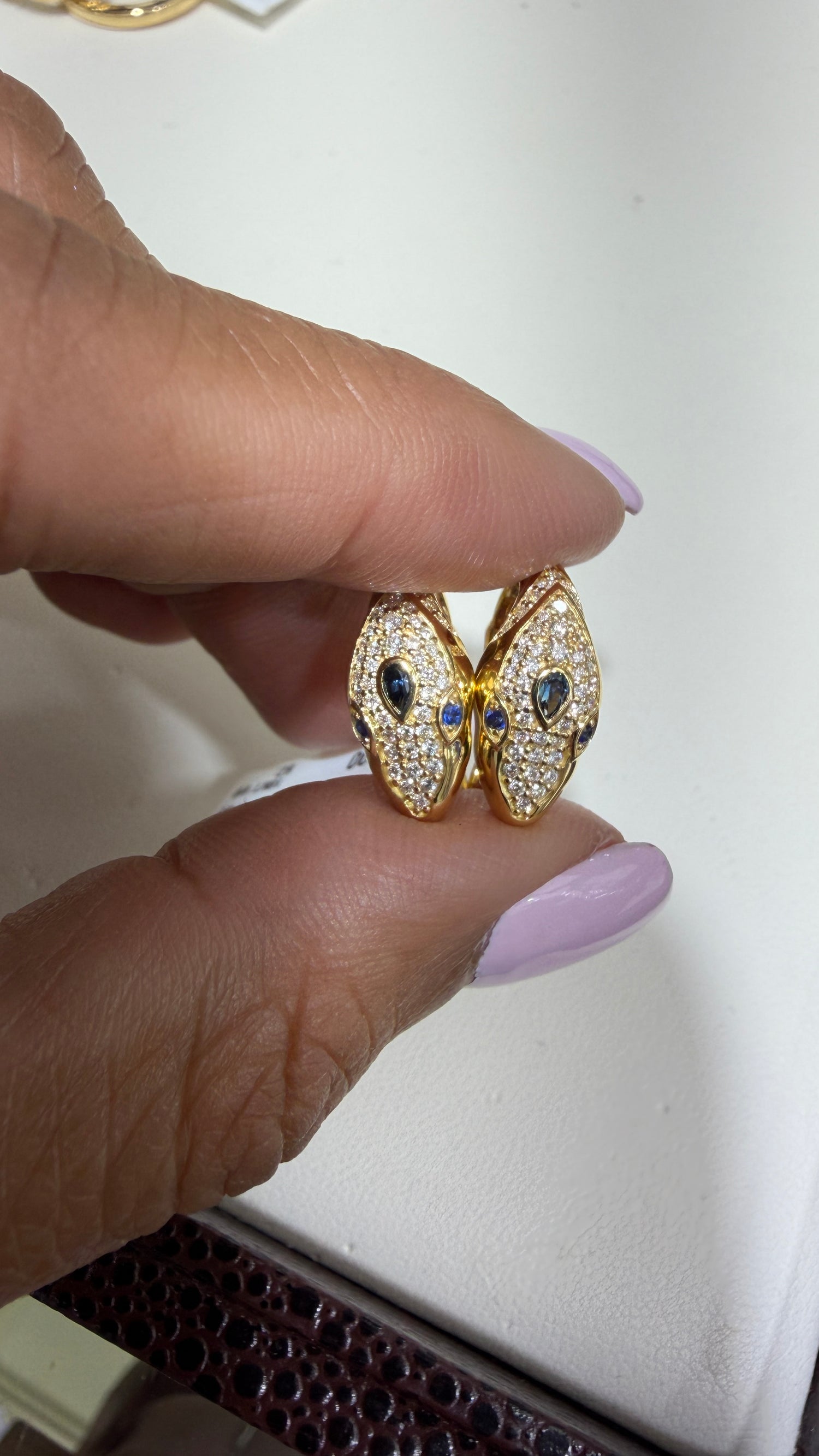 18k Yellow Gold Earrings With Diamond
