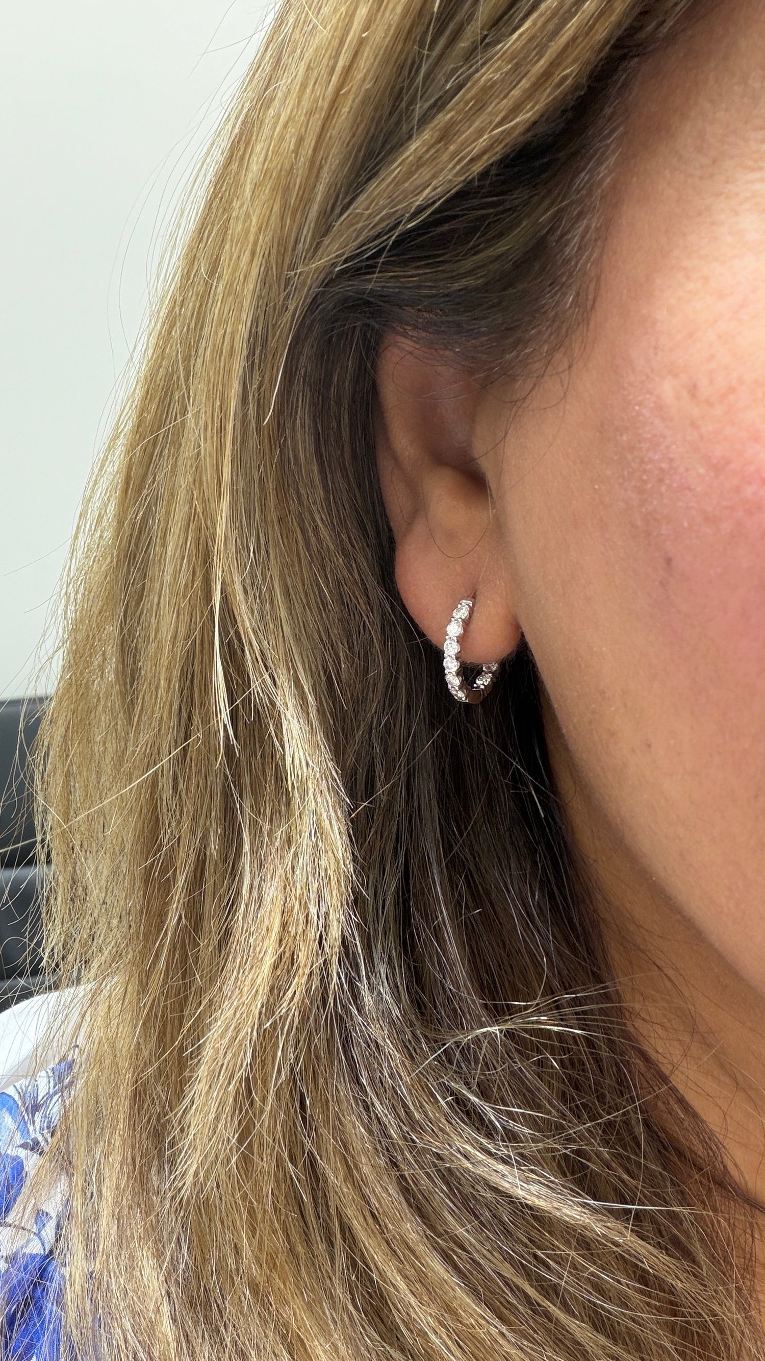 18k White Gold Earrings With Diamond