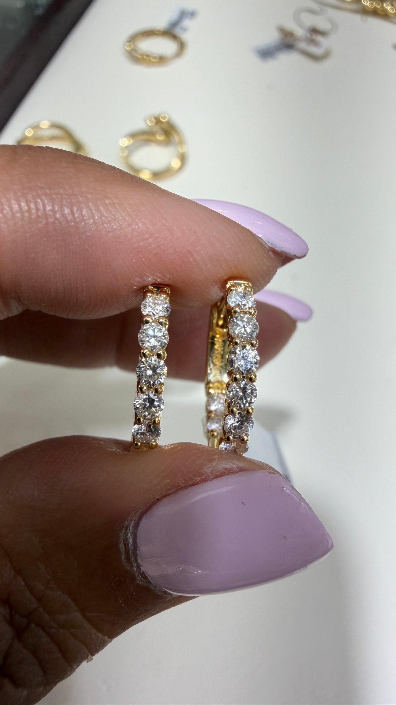 18k Yellow Gold Earrings With Diamond