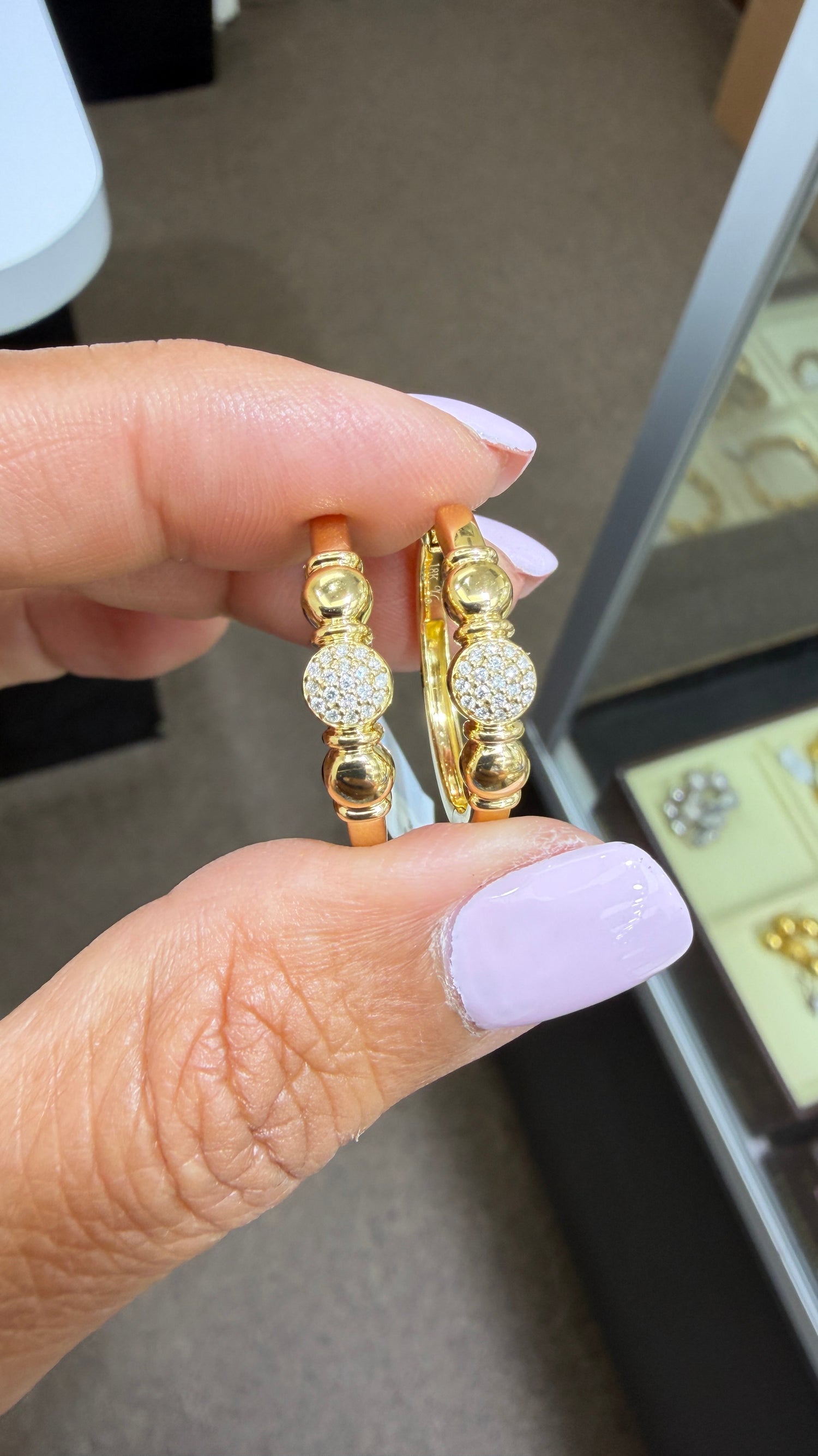 18k Yellow Gold Earrings With Diamond