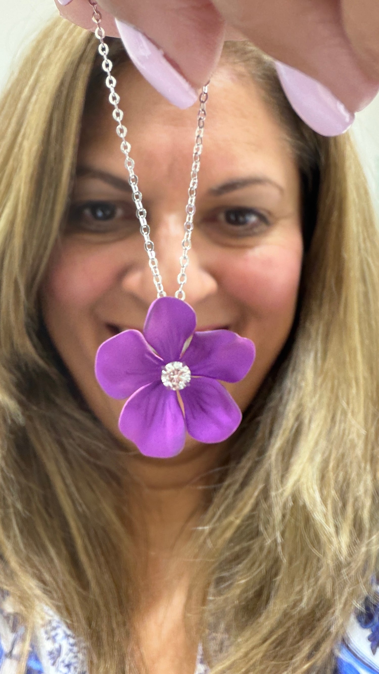 18k White Gold Necklace With Diamond 18 inches