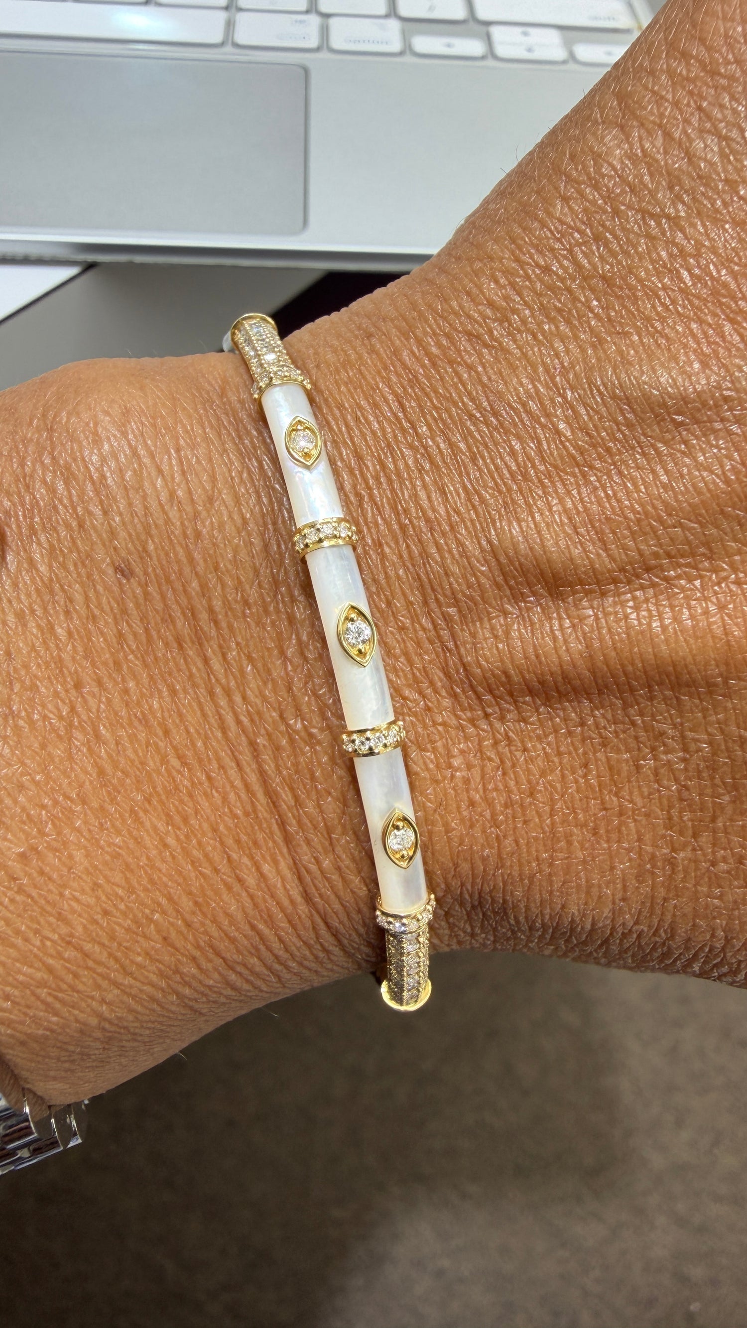 14k Yellow Gold Bracelet With Mother Of Pearl