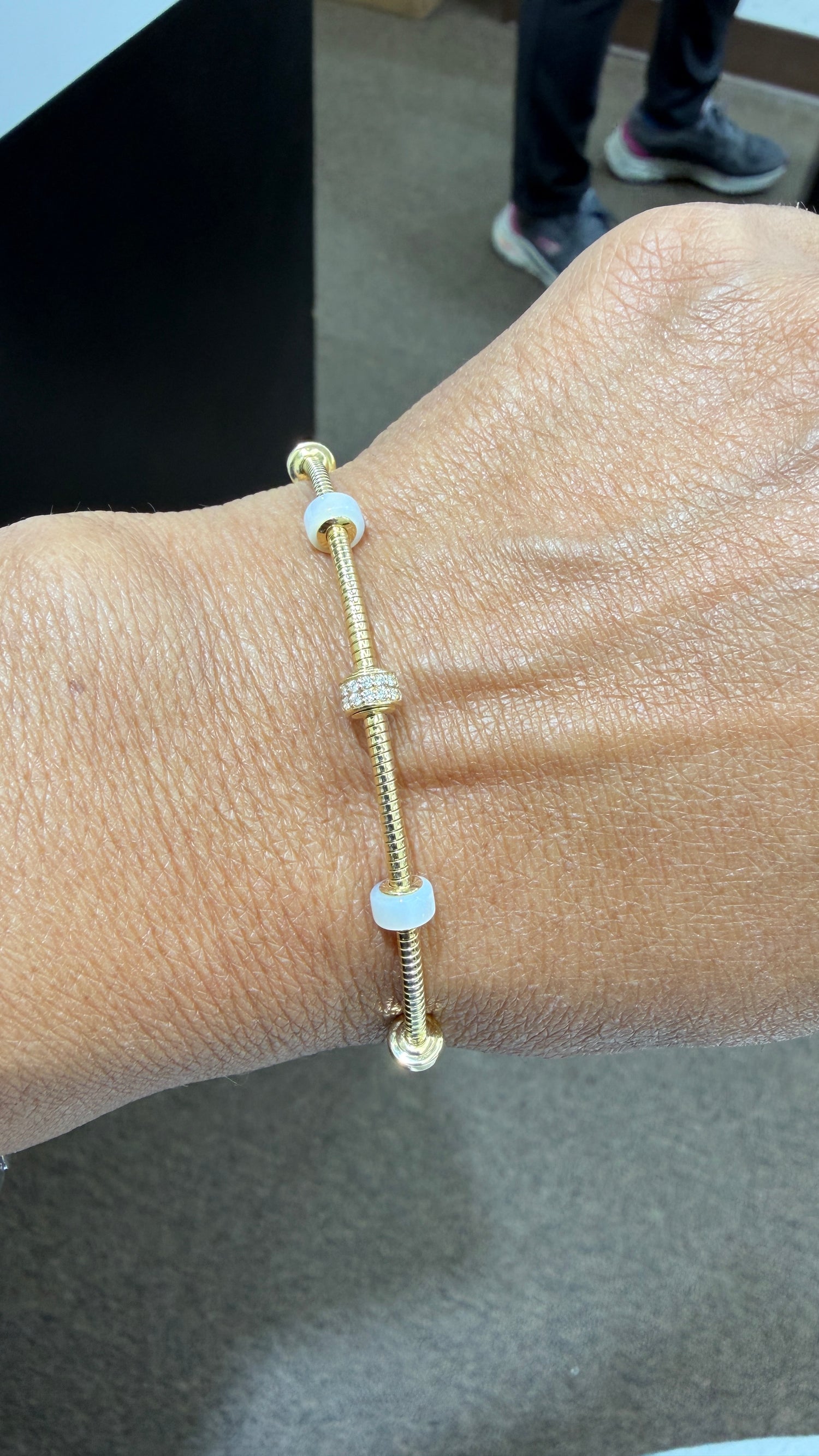 14k Yellow Gold Bracelet With Mother Of Pearl 6.5 inches