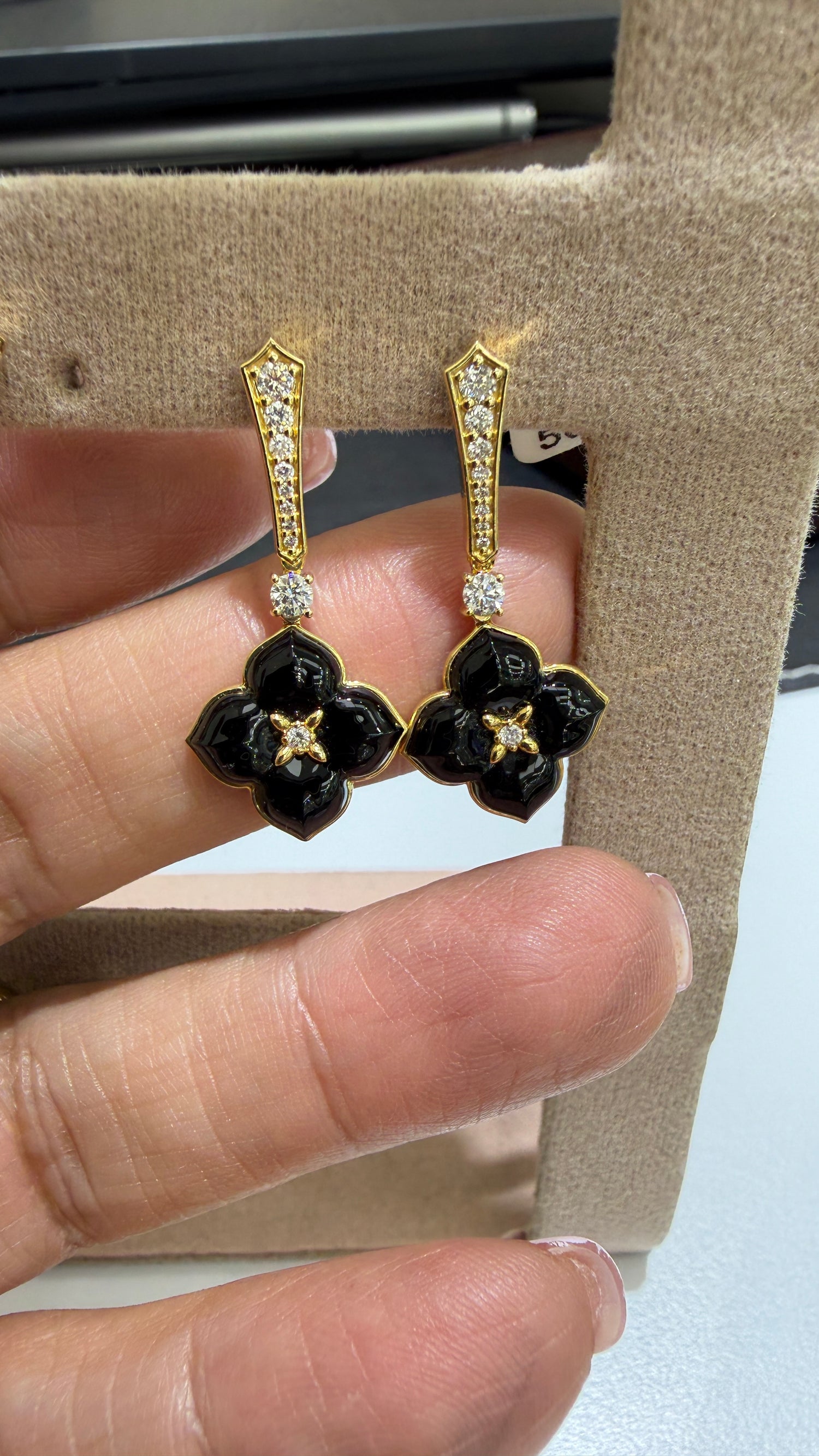 18k Yellow Gold Earrings With Onyx