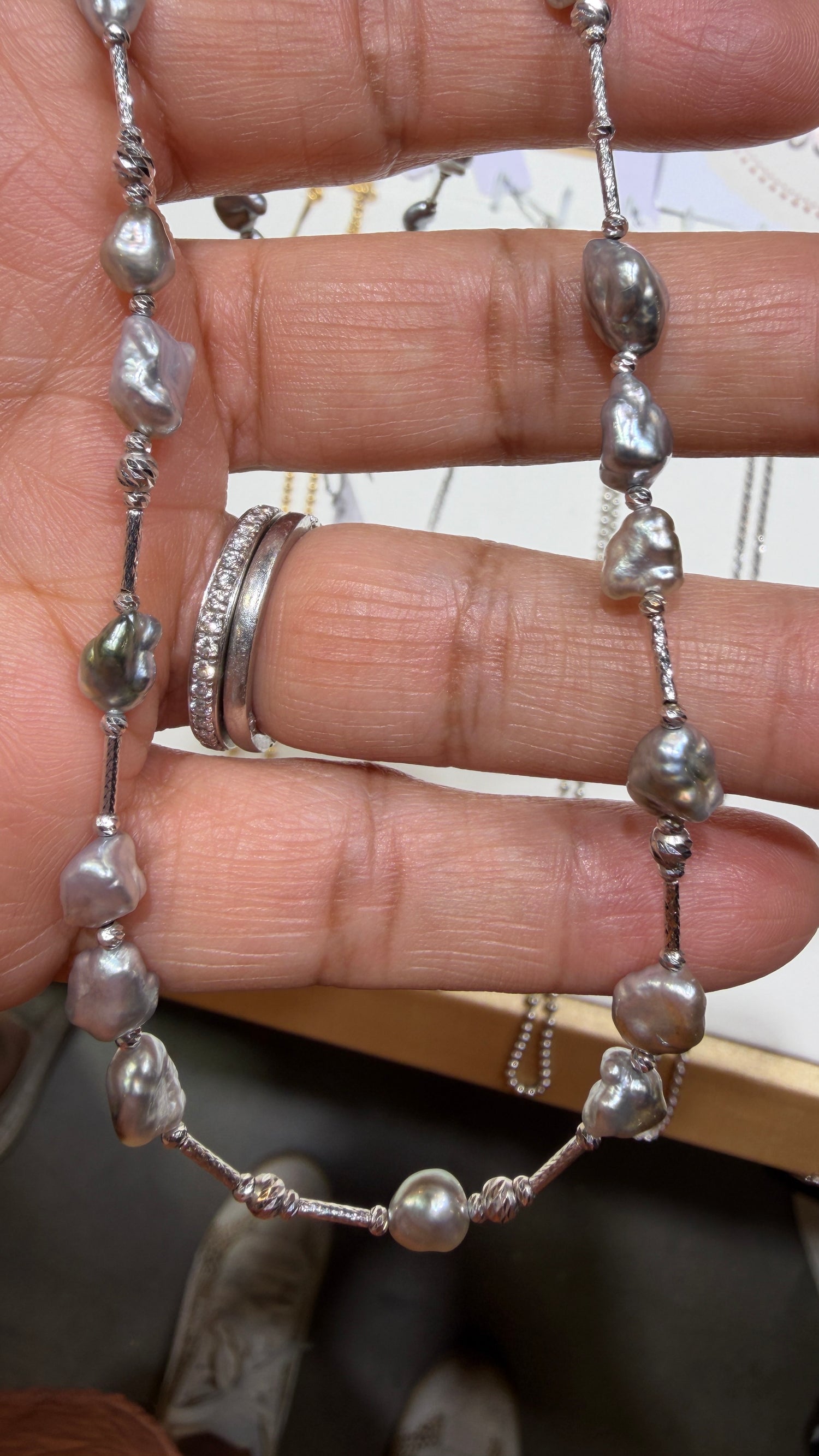 18k White Gold Necklace With Gray Keshi 16 inches
