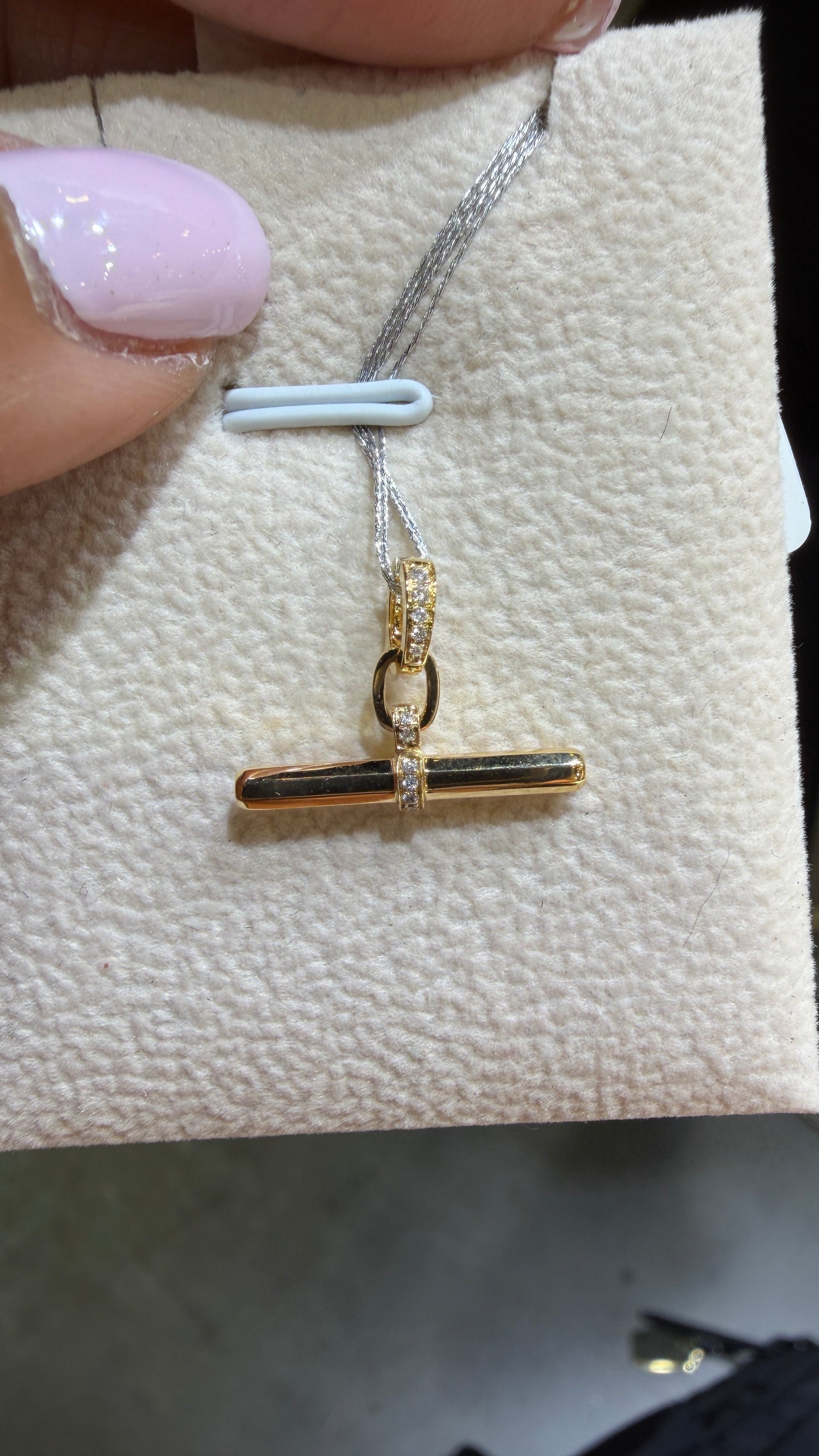 18k Yellow Gold Pendant With Diamond