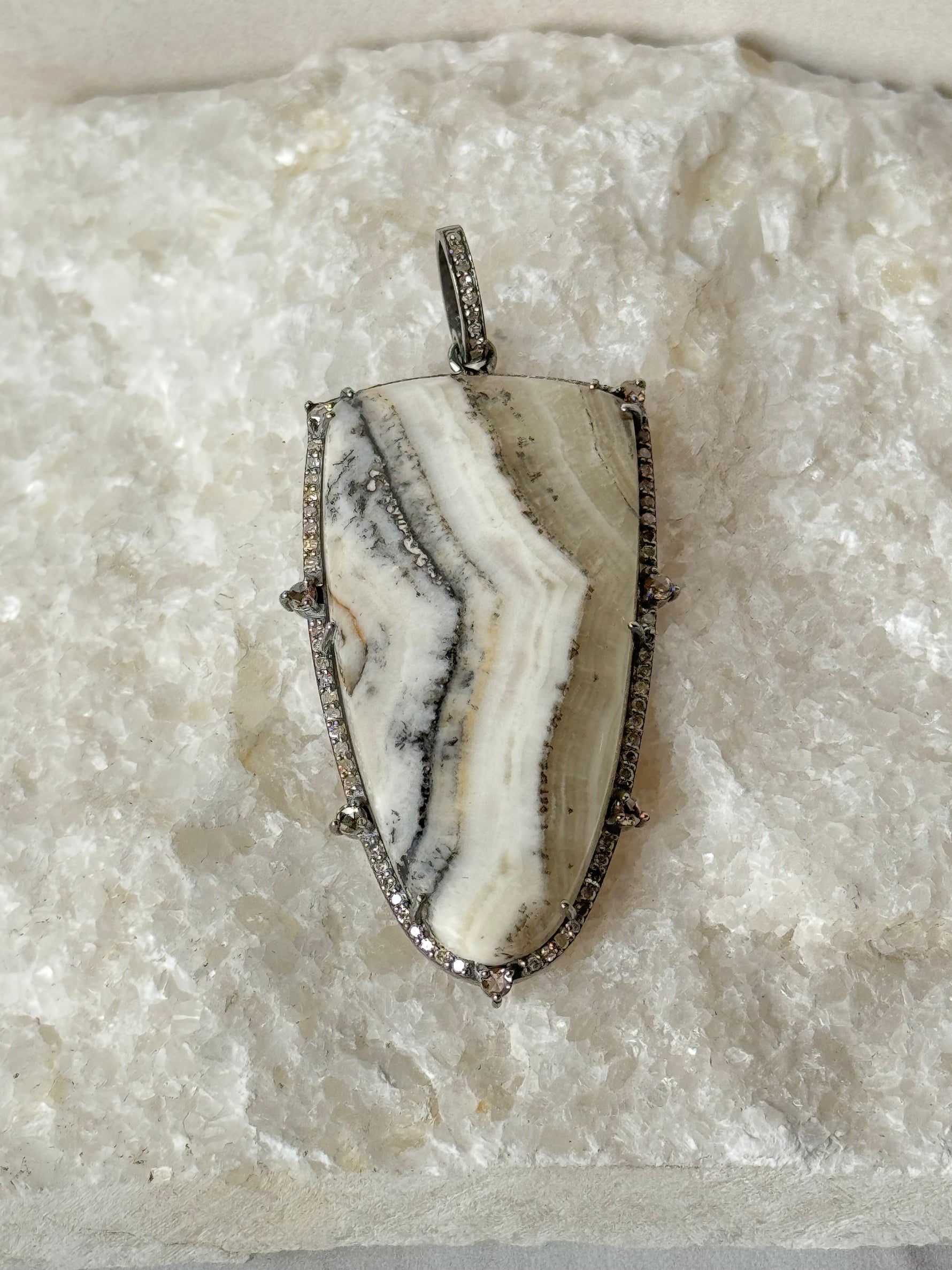 Silver Lace Gray Agate Arrow Diamond Pendant | Ulka Rocks