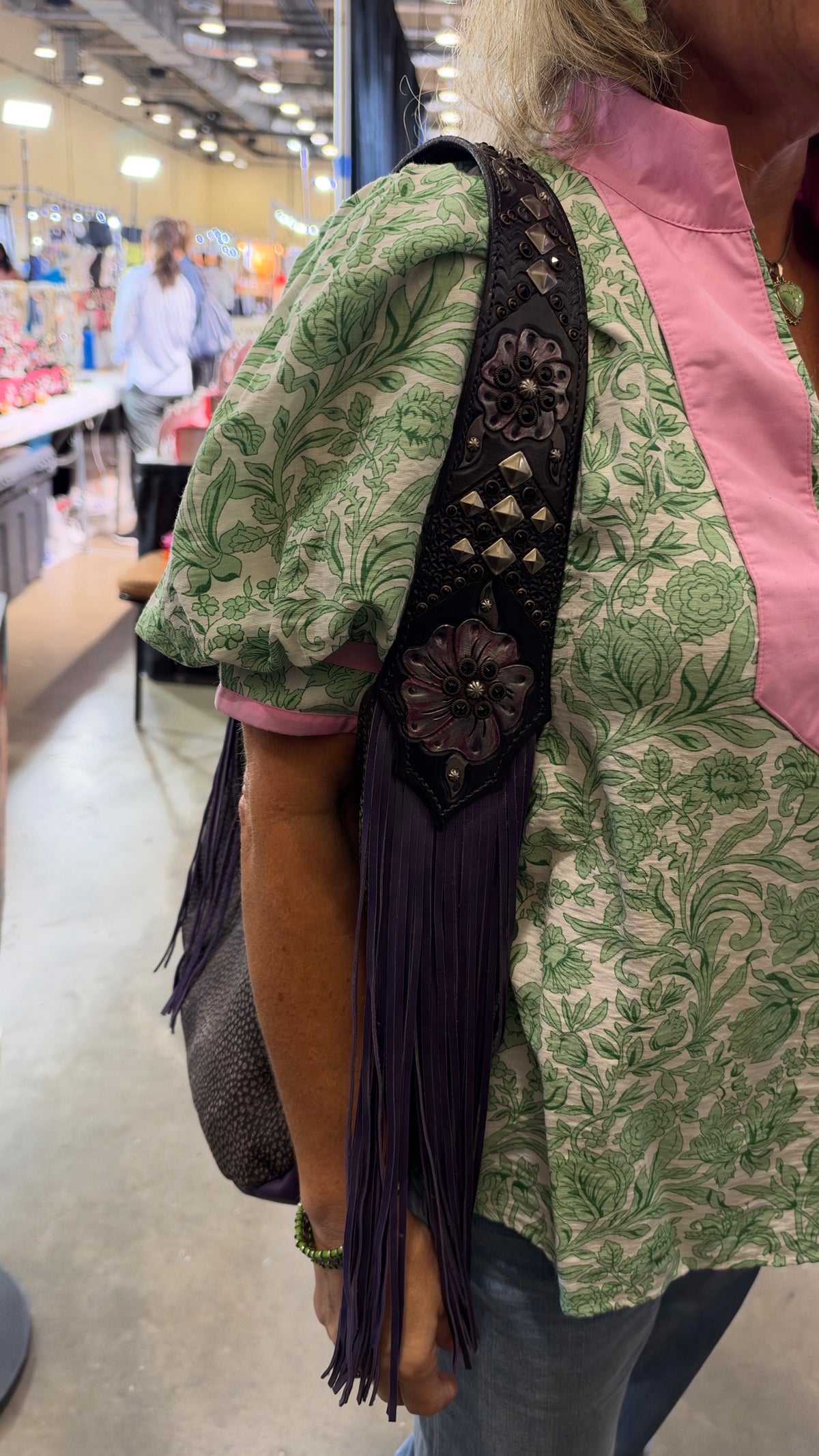 Heritage Brand Marilyn bag No. 1549 worn on the shoulder at the Dallas show