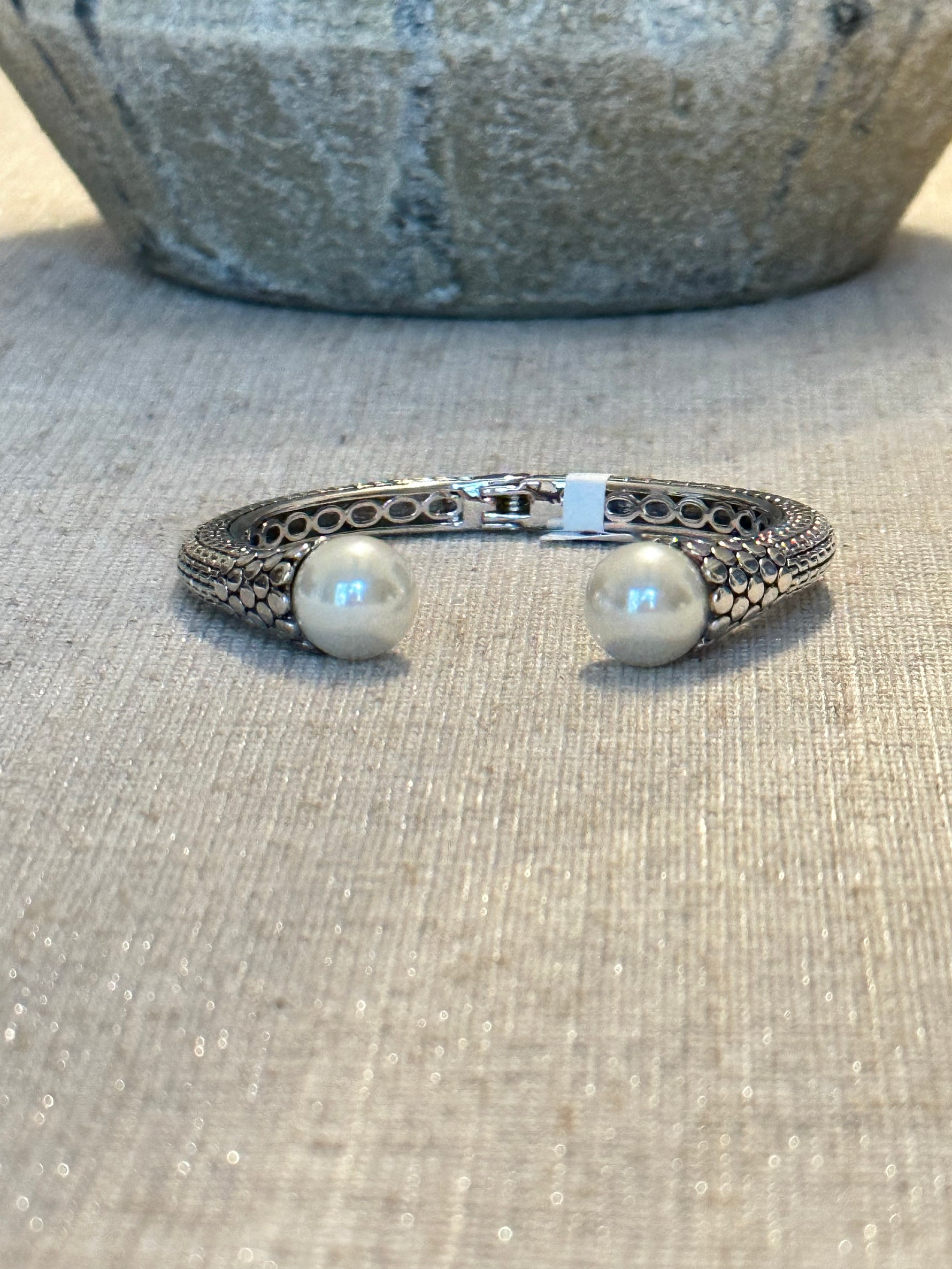 7" Pearl Cuff | Ulka Rocks